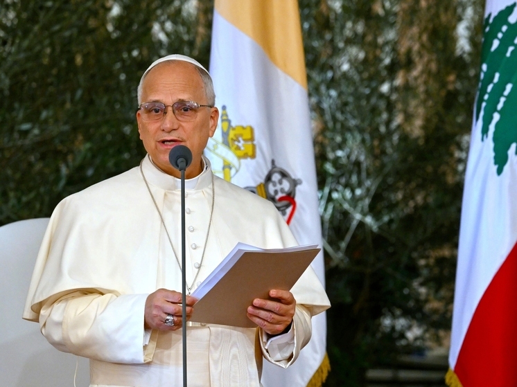 Папа римский завершил визит молитвой на руинах бейрутского порта