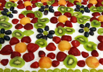 Жительница Москвы чуть не сломала зубы об оргстекло, которое обнаружила в торте, заказанном по интернету