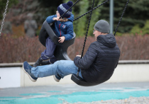 Крупное исследование, охватившее почти пять тысяч американских мужчин, показало, что семейная жизнь связана со статистически более низким уровнем тестостерона по сравнению с одинокими мужчинами или супругами без детей