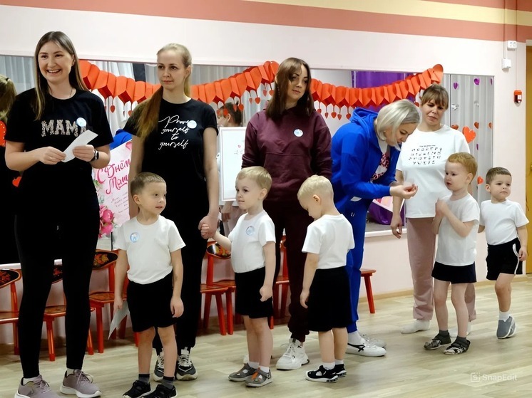 «Мама – мой самый лучший друг!»: детсадовцы засветились вместе с мамами