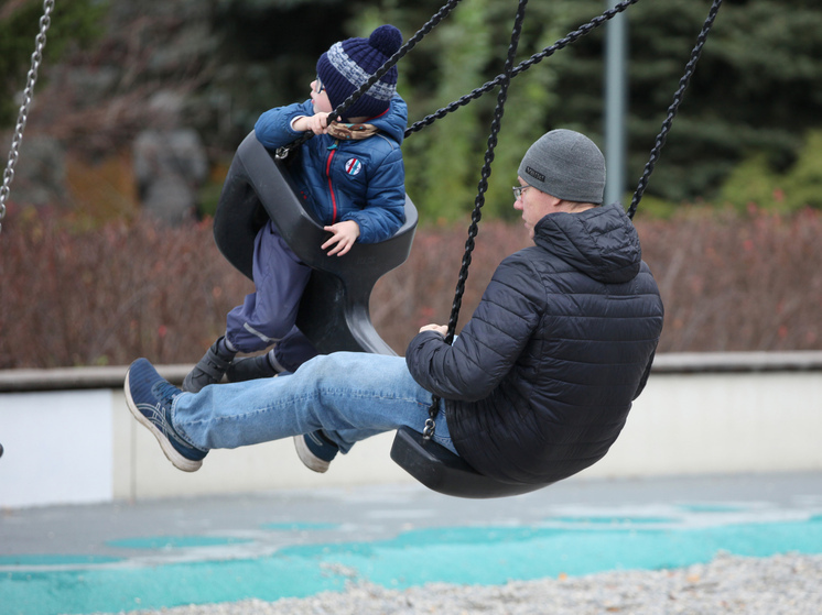 Крупное исследование, охватившее почти пять тысяч американских мужчин, показало, что семейная жизнь связана со статистически более низким уровнем тестостерона по сравнению с одинокими мужчинами или супругами без детей