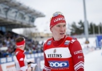 ФЛГР приостановила действие RUS-кода Александра Большунова — трёхкратного олимпийского чемпиона — до восстановления Александра Бакурова, пострадавшего в инциденте 29 ноября в Кировске. После финиша спринта Большунов толкнул соперника, за что был дисквалифицирован. В видеообращениях он выразил сожаление, назвал поступок ошибочным, но также обвинил Бакурова в тактических нарушениях и нецензурной лексике. RUS-код необходим для допуска к официальным соревнованиям в России. 