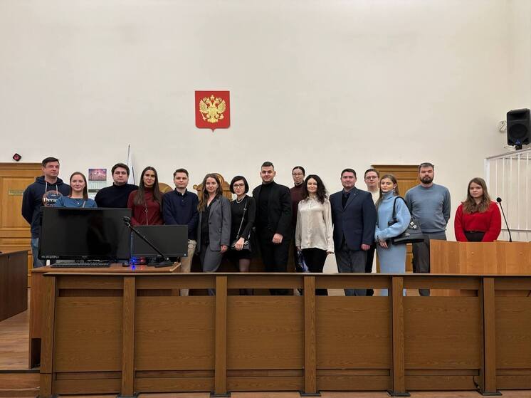Ленинградский областной суд провел в своих стенах экскурсию
