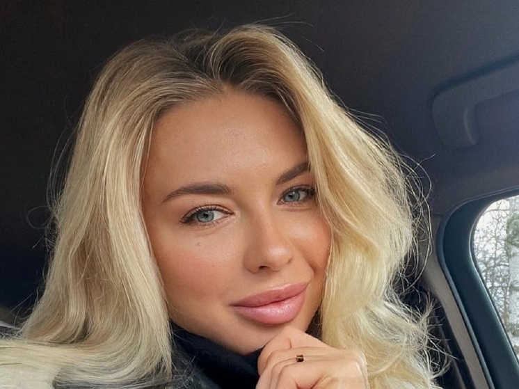 36-летняя российская синхронистка Анжелика Тиманина показала платье, в котором будет блистать в новогоднюю ночь. Олимпийская чемпионка будет сверкать в золотом наряде.