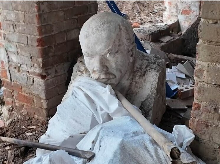 При реставрации Летнего клуба Дворянского собрания в Рязани нашли бюст Ленина