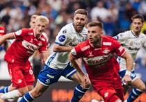 На стадионе в Тушино 6 декабря состоится одно из самых интригующих столичных дерби последних лет. «Спартак» и «Динамо» встретятся в рамках 18-го тура РПЛ, но главное внимание приковано не столько к самому противостоянию, сколько к тренерским скамейкам обеих команд. Ни у «красно-белых», ни у «бело-голубых» на данный момент нет постоянных главных тренеров. Их возглавляют исполняющие обязанности — Вадим Романов и Ролан Гусев соответственно. Этот матч может стать определяющим в их карьерах.