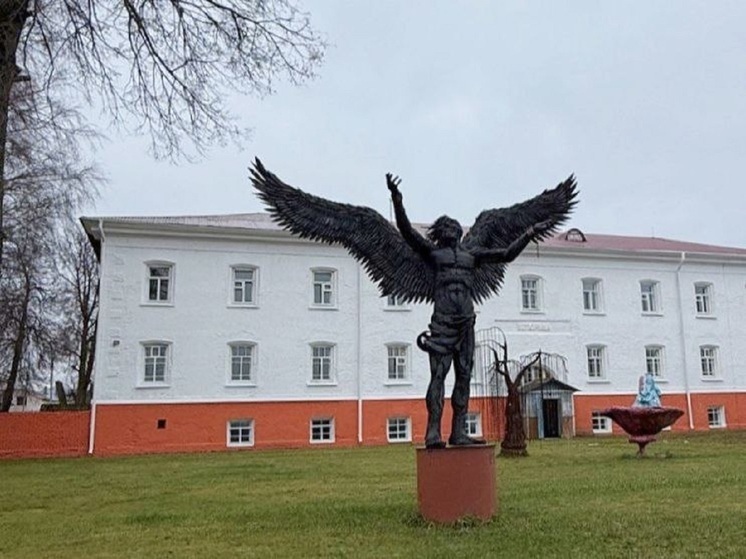 В Мышкине новый собственник восстанавливает тюремный замок