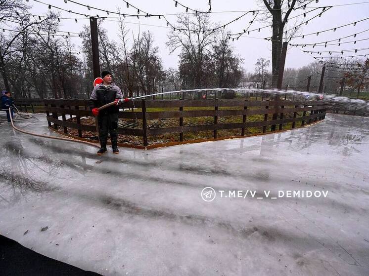 В Центральном парке Белгорода готовят к открытию ледовые дорожки