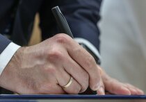 Вот уже несколько дней в рядах индивидуальных предпринимателей и самозанятых разброд и шатания. На секунду в нашей стране свыше 4,5 миллионов «ипешников» и 14 миллионов граждан, работающих на себя. И вдруг с высокой депутатской трибуны было заявлено, что в 2026 году эти формы ведения бизнеса прикажут долго жить ради «обеления экономики».