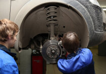 Что делать автодилеру, если по гарантии требуется заменить иномарку, больше не поставляемую на российский рынок? По определению Верховного суда — «родить» такой автомобиль любым способом, потому что от обязательств по гарантии поведение фирм-производителей не освобождает