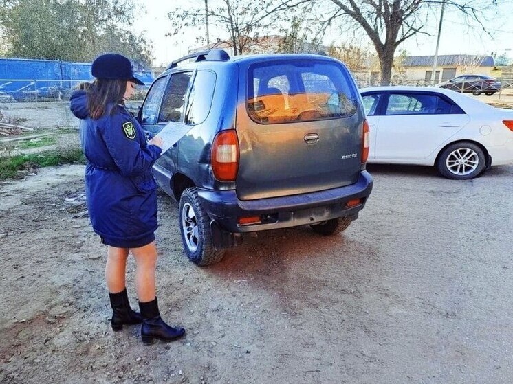 Астраханские приставы разыскали 19 автомобилей должников по алиментам и помогли вернуть средства детям