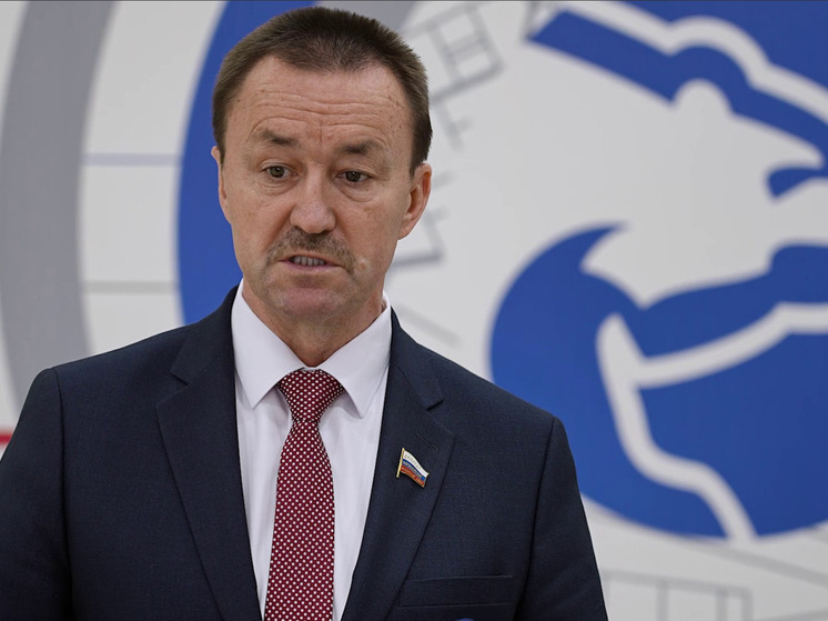 Юрий Матузов на личном приёме решал вопросы воронежцев и поддержал акцию «Коробка храбрости»