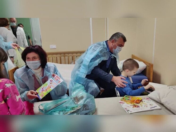 «Коробка храбрости» в Мелитополе: Маленькие пациенты получили подарки