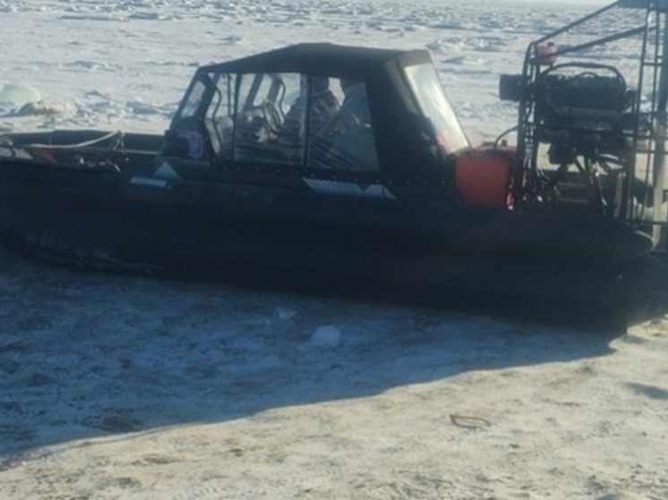 Пожарные Магаданской области переправили на аэролодке пациентку для экстренной госпитализации