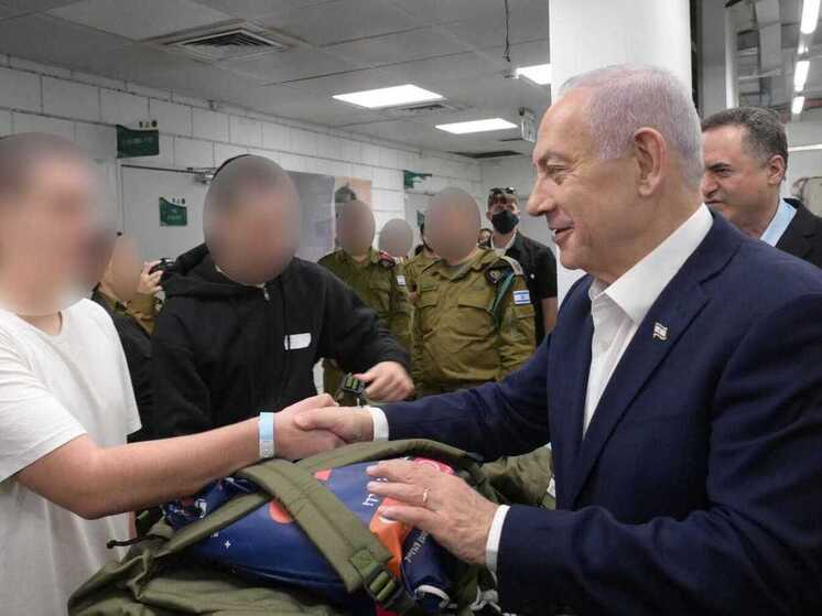 Нетаниягу посетил призывной пункт Армии обороны Израиля