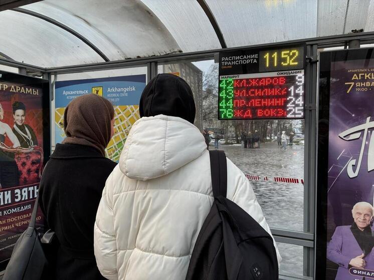 В Архангельске на остановках продолжают устанавливать «умные» табло