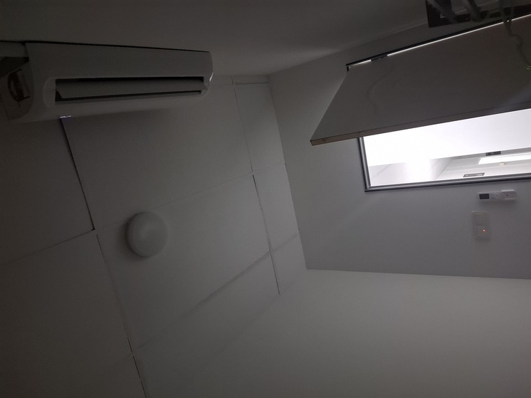 Специальный посланник США провел в дипмиссии менее часа