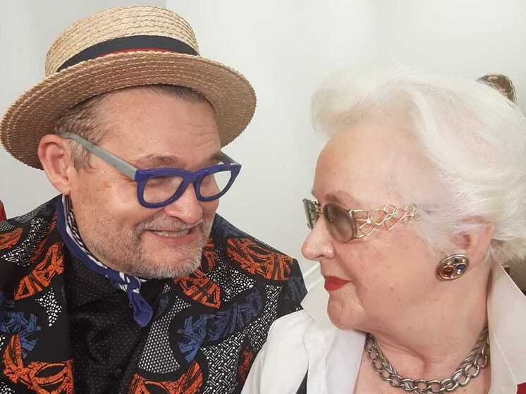 Историк моды и бывший ведущий Первого канала Александр Васильев рассказал о нюансах своего недавнего задержания при въезде в США