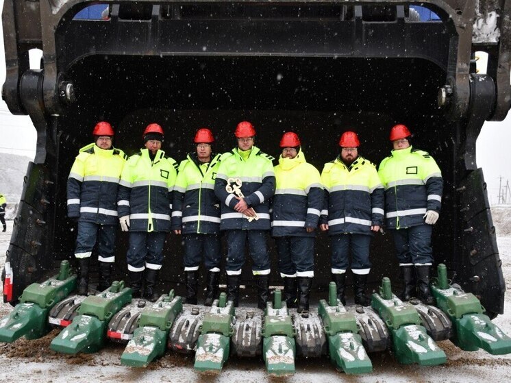 В Бурятии Тугнуйский угольный разрез доверил новый экскаватор мировому рекордсмену