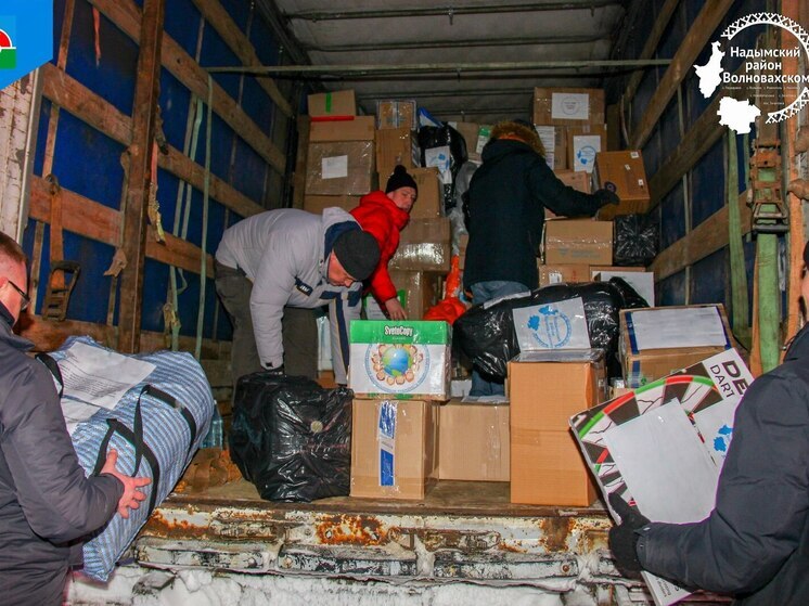 120 коробок гуманитарки и 10 компьютеров отправили надымчане в Волновахский район