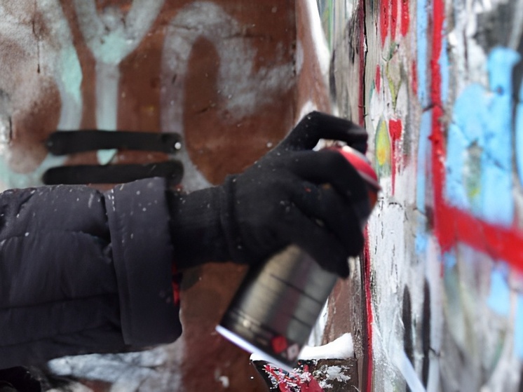 Жителя Хакасии поймали за рекламой наркомаркета с помощью граффити