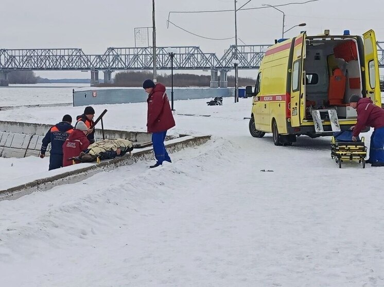 Инсульт и ножевое: спасатели Камня-на-Оби дважды помогли медикам