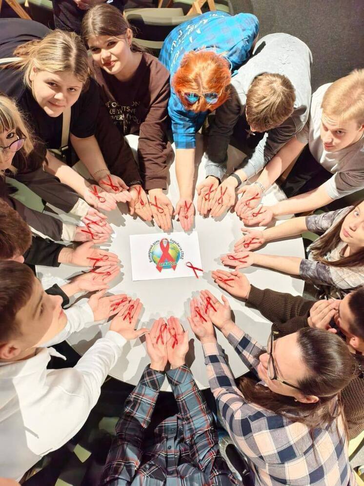 В Серпухове прошла акция «Красная ленточка» в поддержку Всемирного дня борьбы со СПИДом