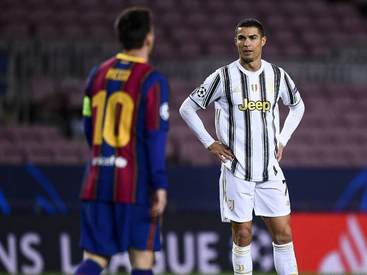 Два великих футболиста станут первыми мужчинами-футболистами, кто примет участие в шести чемпионатах мира. Уже став легендами, Месси и Роналду продолжают свой путь к величию, пытаясь выяснить, кто же из них лучше в своем заочном споре на очередном мировом первенстве.