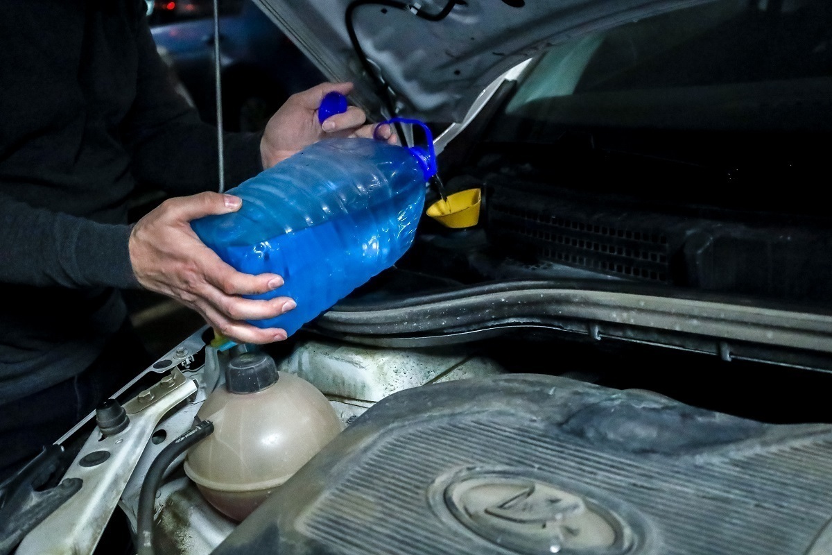 Россиянам подсказали, как выбрать безопасную незамерзайку