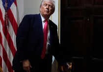 Трамп утверждает, что аннулирует все документы, подписанные Байденом, ссылаясь на использование устройства автоматической подписи