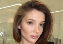 Выступавшая в одиночном катании российская фигуристка Мария Сотскова поделилась результатами красивой фотосессии. Завершившая карьеру 25-летняя спортсменка выбрала чувственный образ.