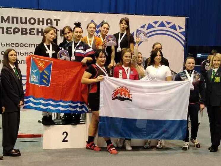 Колымские пауэрлифтеры вернулись с чемпионата ДФО с богатым урожаем наград