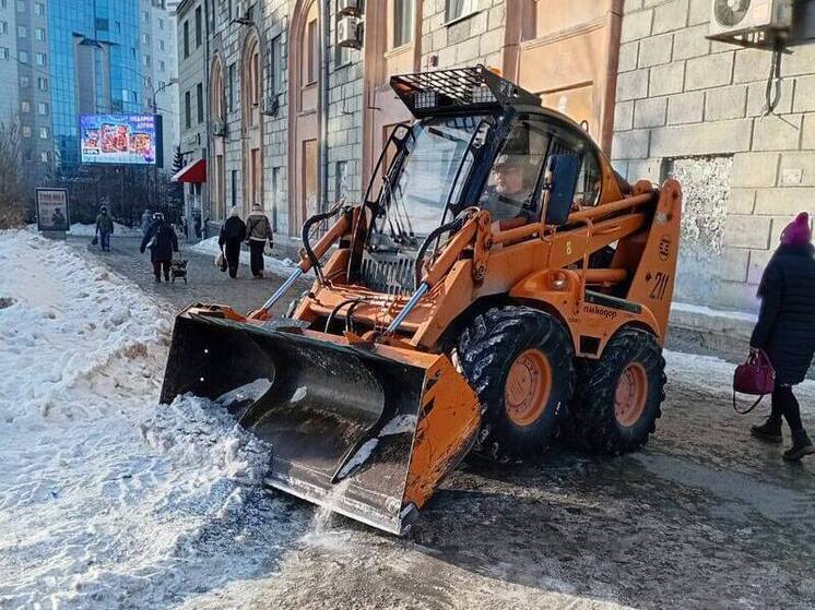 В Ленинском районе за неделю расчистили 18 дорог и выявили почти 200 нарушений благоустройства