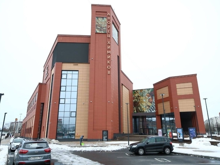 Георгий Филимонов осмотрел обновленный Дворец химиков в Череповце