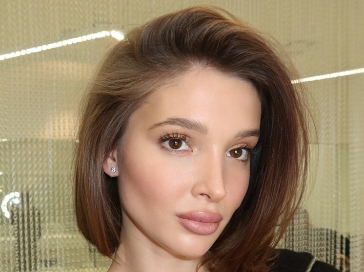 Выступавшая в одиночном катании российская фигуристка Мария Сотскова поделилась результатами красивой фотосессии. Завершившая карьеру 25-летняя спортсменка выбрала чувственный образ.