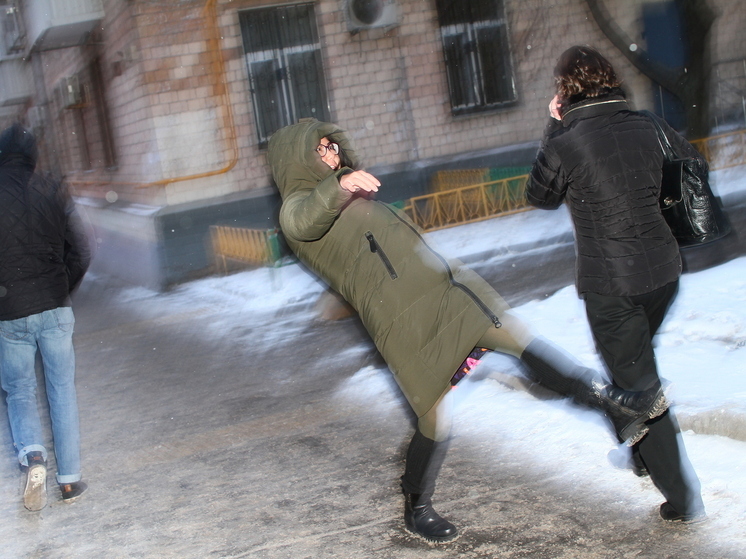 Тысячи жителей Новосибирска получили травмы на скользких дорогах