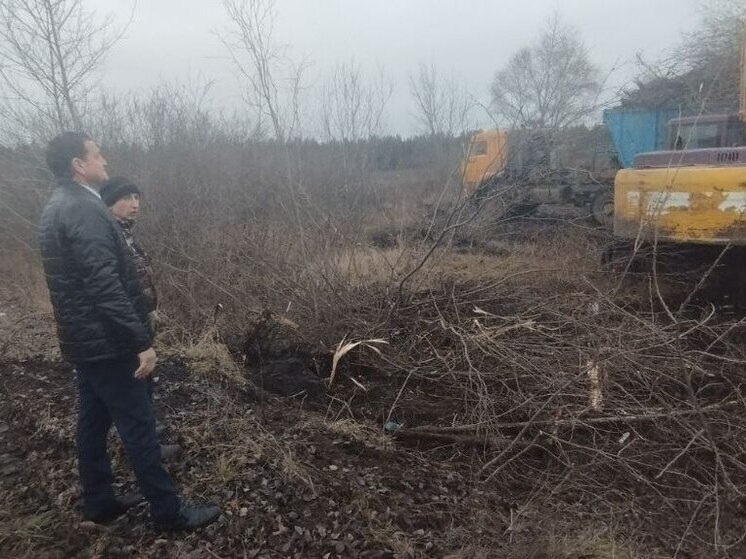 В Шемуршинском округе продолжают очищать придорожные полосы от растительности