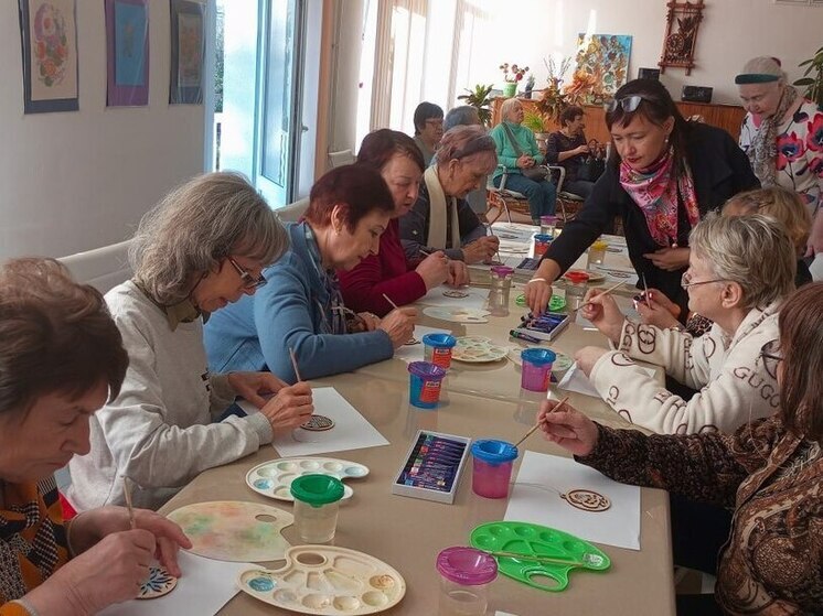Балаклавские артисты провели творческую встречу с получателями соцуслуг