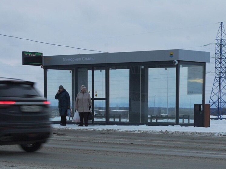 В Сургуте подключают тёплые остановки: половина павильонов уже с электричеством