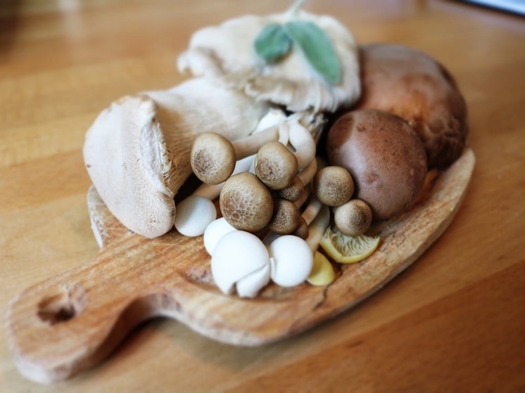 Три человека, в том числе двое детей, отравились грибами в Дербенте