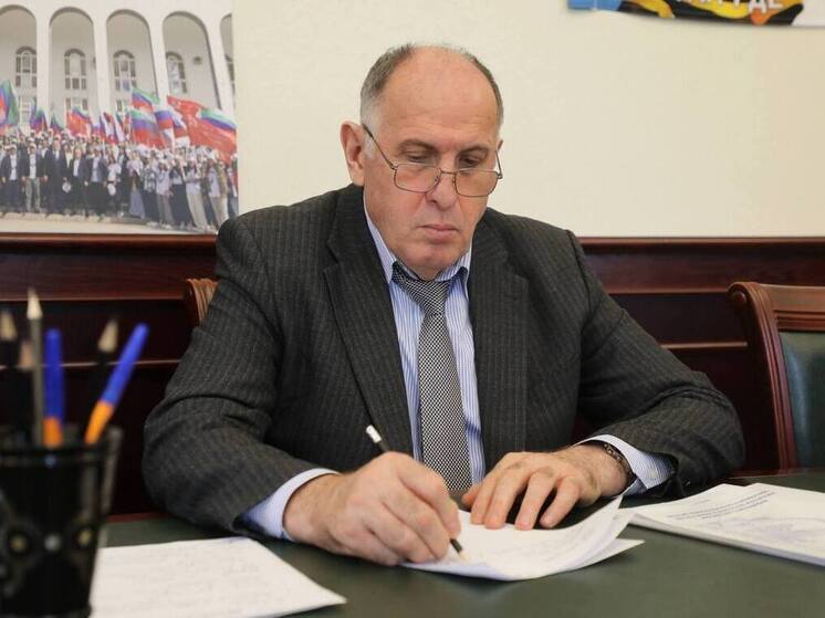 Около 800 школьников Дагестана получили премии за успехи в учёбе в этом году