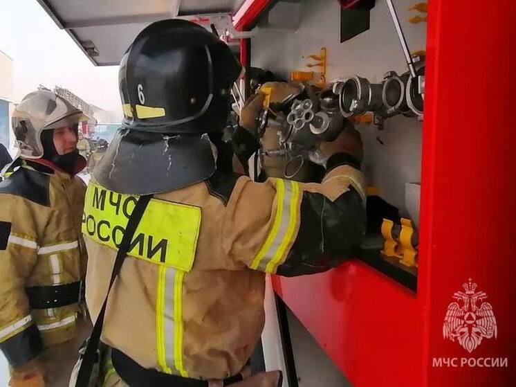 В Губкинском из-за газового баллона обрушилось несколько гаражей