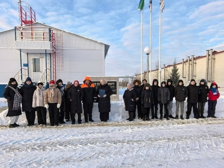 Школьники Югры погрузились в профессию нефтяника: первая экскурсия на Рогожниковское месторождение