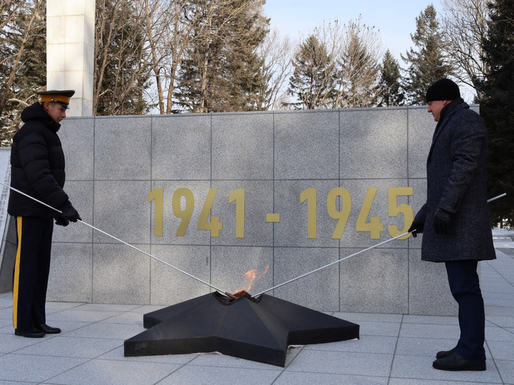 В День неизвестного солдата в Биробиджане зажгли Вечный огонь