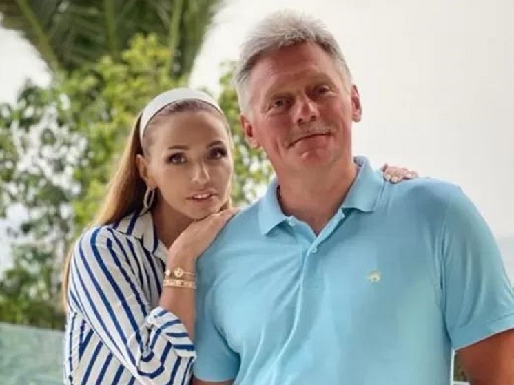 27-летняя Елизавета Пескова поделилась свежими фотографиями с отдыха. Дочь пресс-секретаря президента России Дмитрия Пескова и падчерица олимпийской чемпионки в танцах на льду Татьяны Навки выбрала смелый наряд.