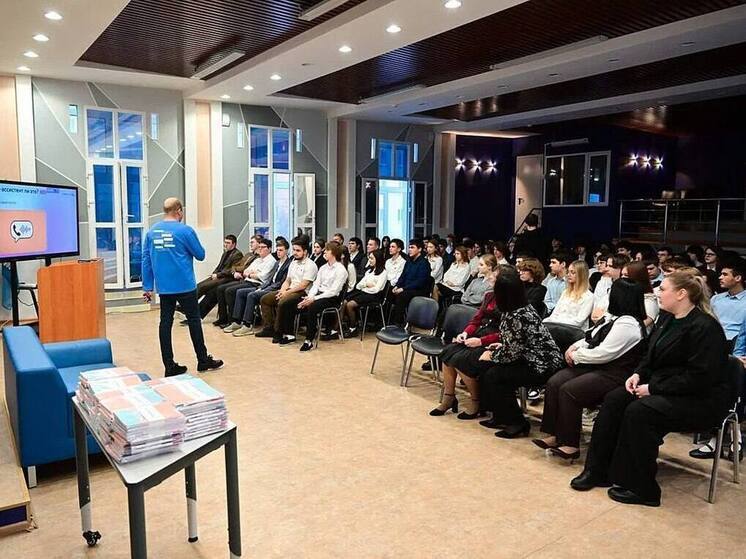 Школьники Нового Уренгоя освоили основы работы с нейросетями