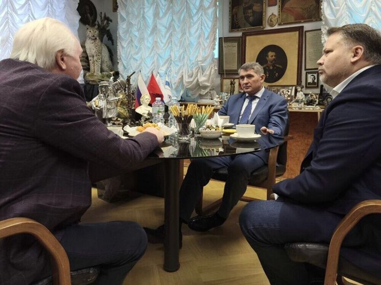 Чай, газеты и цифры: Глава Чувашии обсудил будущее медиа в гостях у «МК»