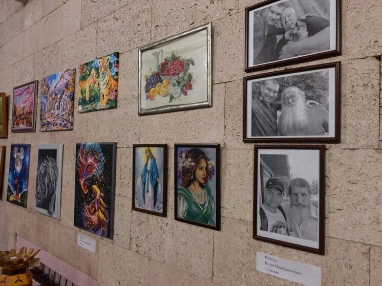 В Токмакском районе Запорожской области открылась выставка, посвященная Дню инвалидов