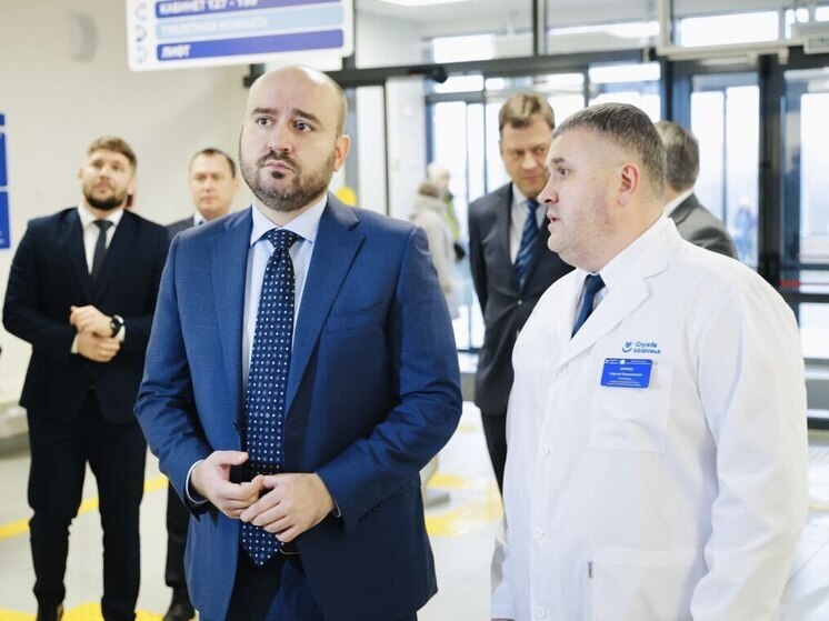 Губернатор посетил новую поликлинику в поселке Смышляевка Самарской области