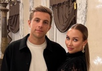 29-летний нидерландский теннисист Таллон Грикспур стал участником турнира «Трофеи Северной Пальмиры», прошедшего в Санкт-Петербурге. Грикспур получил приглашение через свою девушку — российскую теннисистку Анастасию Потапову.